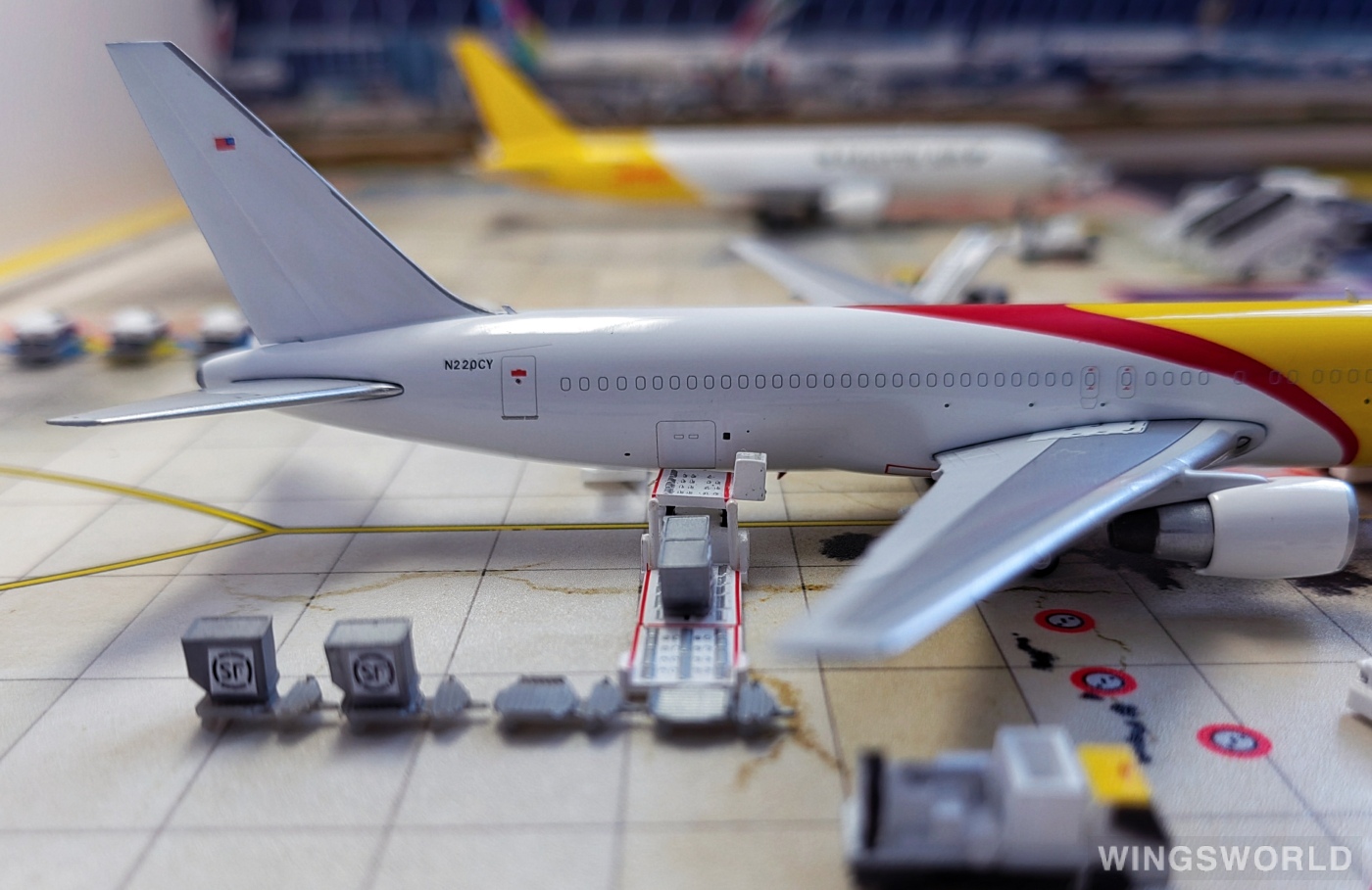 Phoenix 1:400 PH04398 DHL 敦豪 Boeing 767-300 N220CY