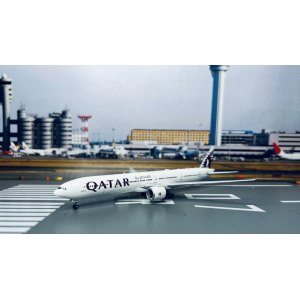 Qatar 卡塔尔航空 Boeing 777-300ER A7-BOB  PH11738 Phoenix 1:400