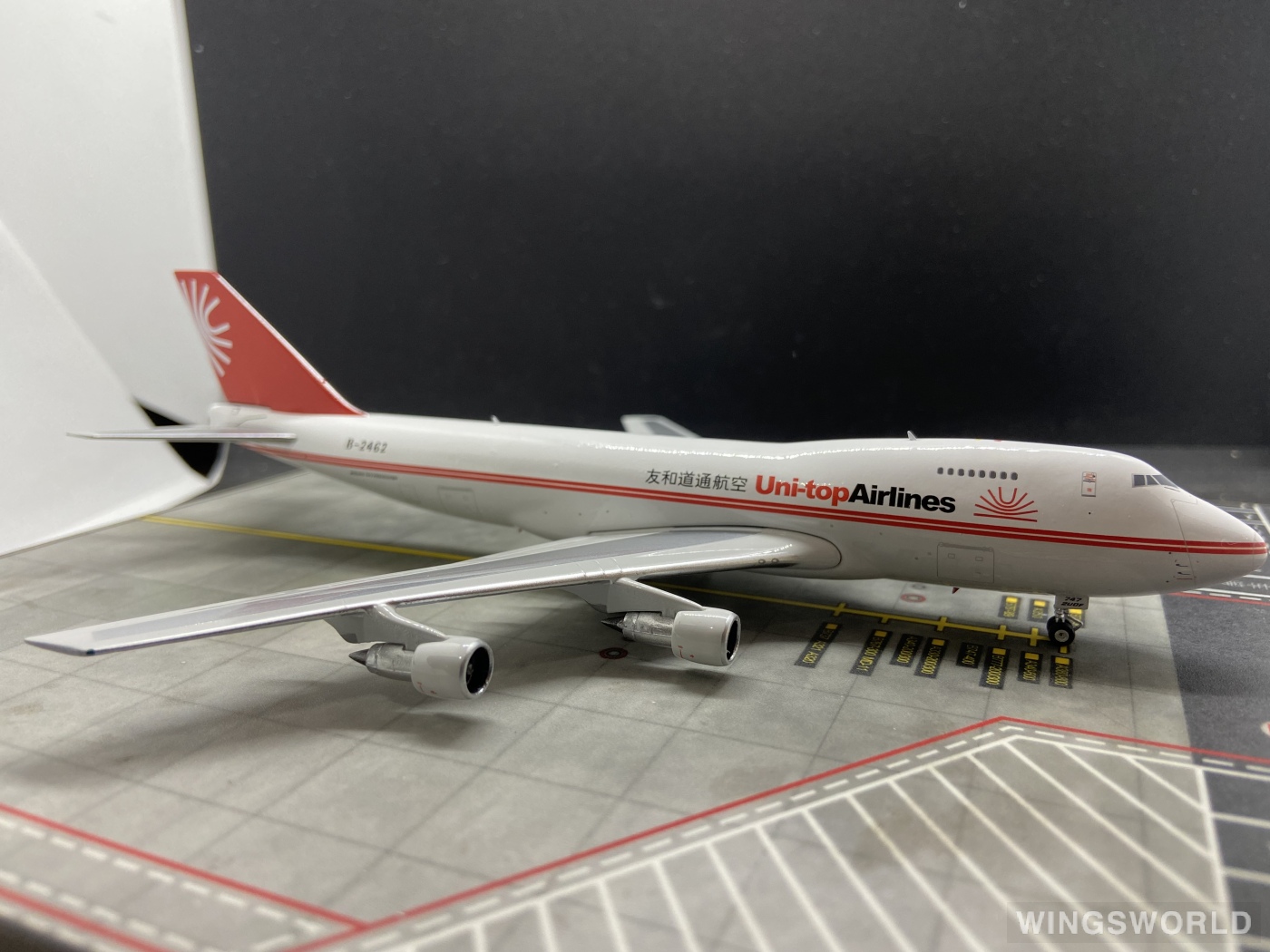 Phoenix 1:400 PH04168 Uni-Top Airlines 友和道通航空 Boeing 747-200 B-2462