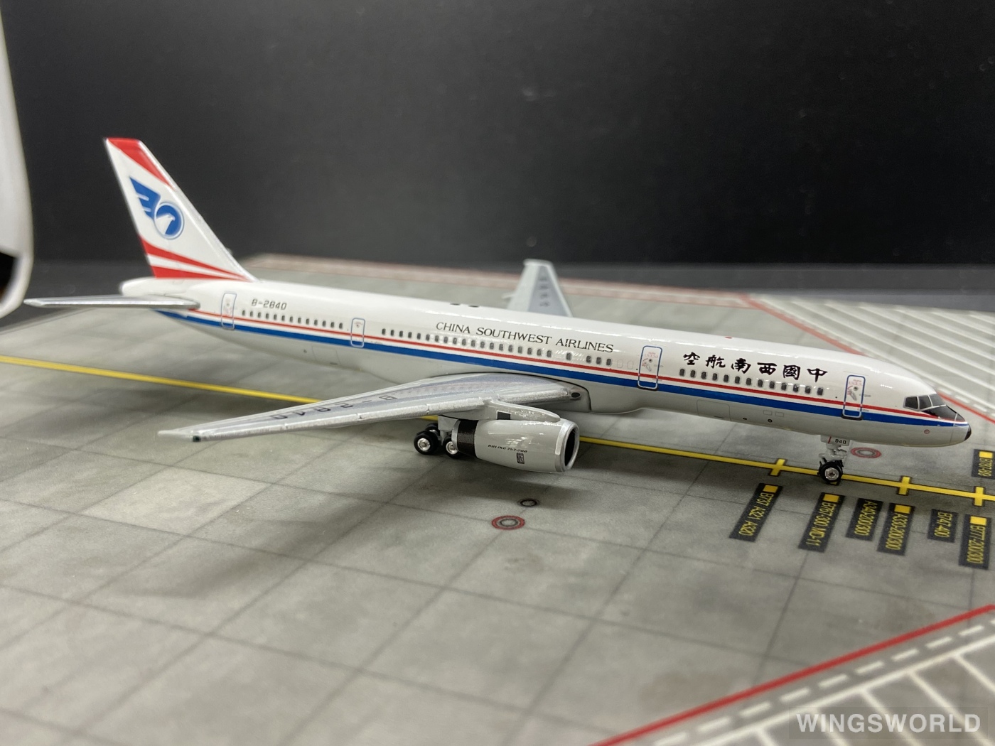 Phoenix 1:400 PH10760 China Southwest Airlines 中国西南航空 Boeing 757-200 B-2840