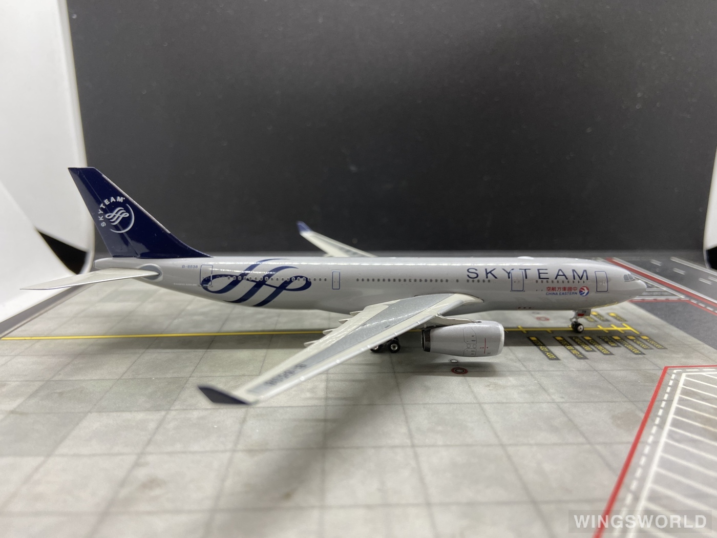 Phoenix 1:400 PH10596 China Eastern 中国东方航空 Airbus A330-200 B-6538
