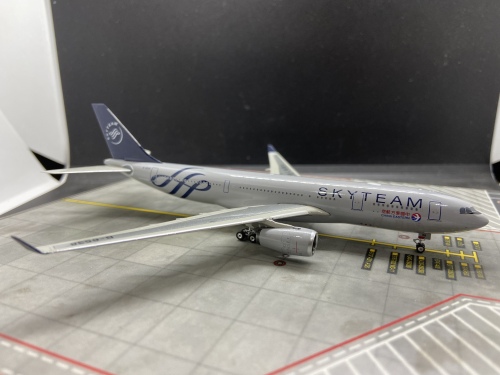 Phoenix 1/400 中国東方航空 B777-300ER Phoenix 1/400 中国東方航空 B777-300ER Phoenix Model 1/400