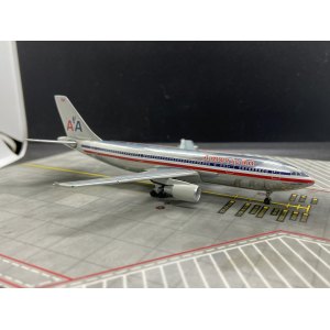 American Airlines 美国航空 Airbus A300-600 N80084 1990s colors. Polished fuselage. With rolling gears. ACN80084 AeroClassics 1:400