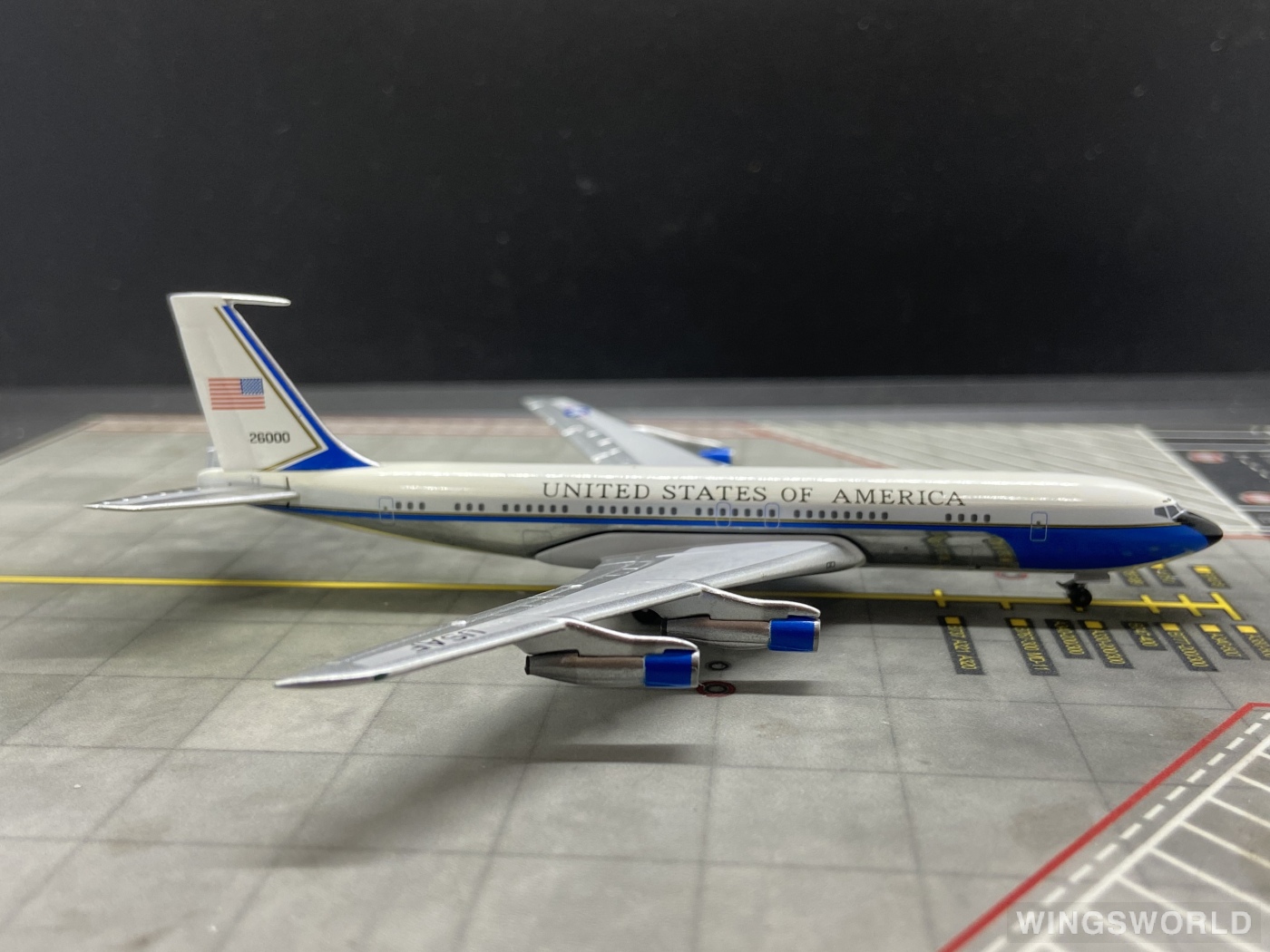 AeroClassics 1:400 AC19132 USAF 美国空军 Boeing 707-300 26000