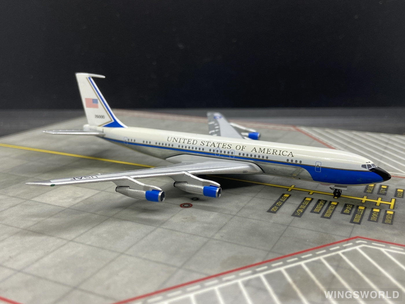 AeroClassics 1:400 AC19132 USAF 美国空军 Boeing 707-300 26000