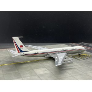 China Airlines 中华航空 Boeing 707-300 B-1824 1980s colors. Polished fuselage. With rolling gears. AC19130 AeroClassics 1:400