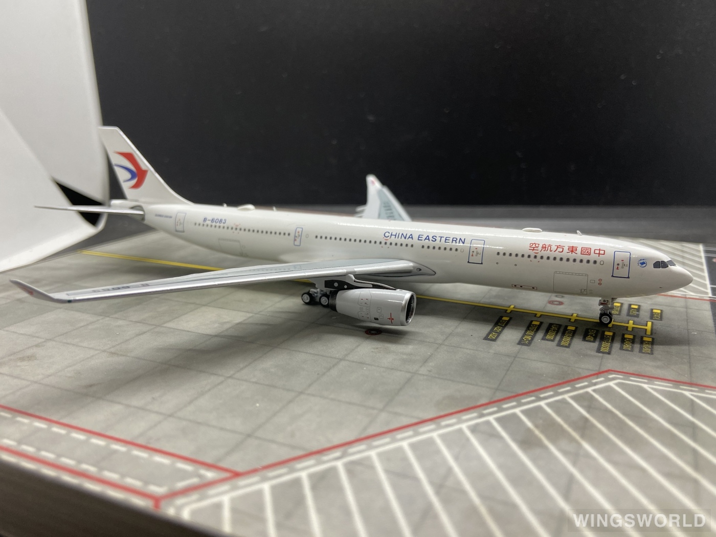 Pandamodel 1:400 PM-B-6083 China Eastern 中国东方航空 Airbus A330-300 B-6083