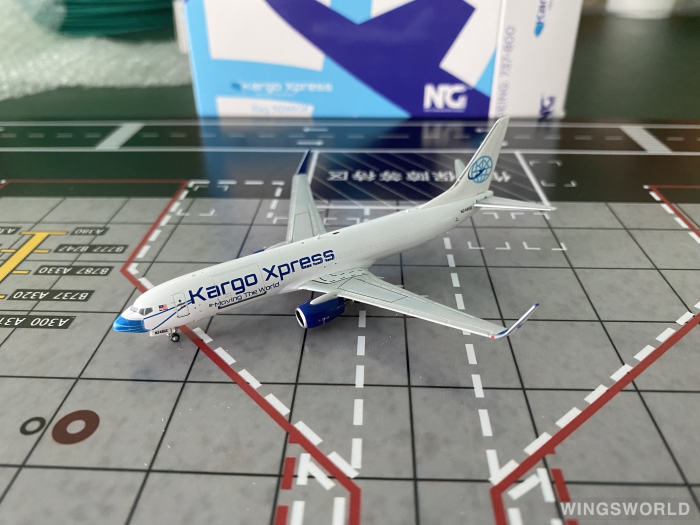 NGmodels 1:400 NG58126 Kargo Express Boeing 737-800 N248GE
