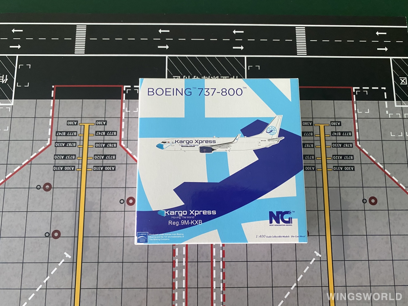 NGmodels 1:400 NG58123 Kargo Express Boeing 737-800 9M-KXB