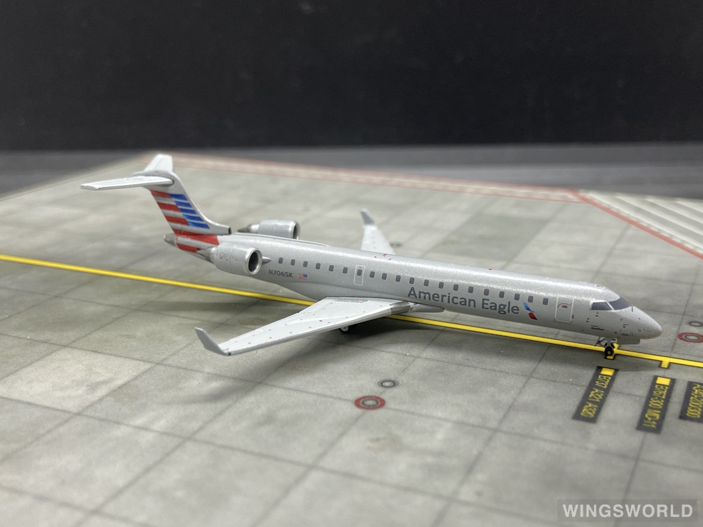 Geminijets 1:400 GJAAL2033 American Airlines 美国航空 Bombardier CRJ700 N706SK