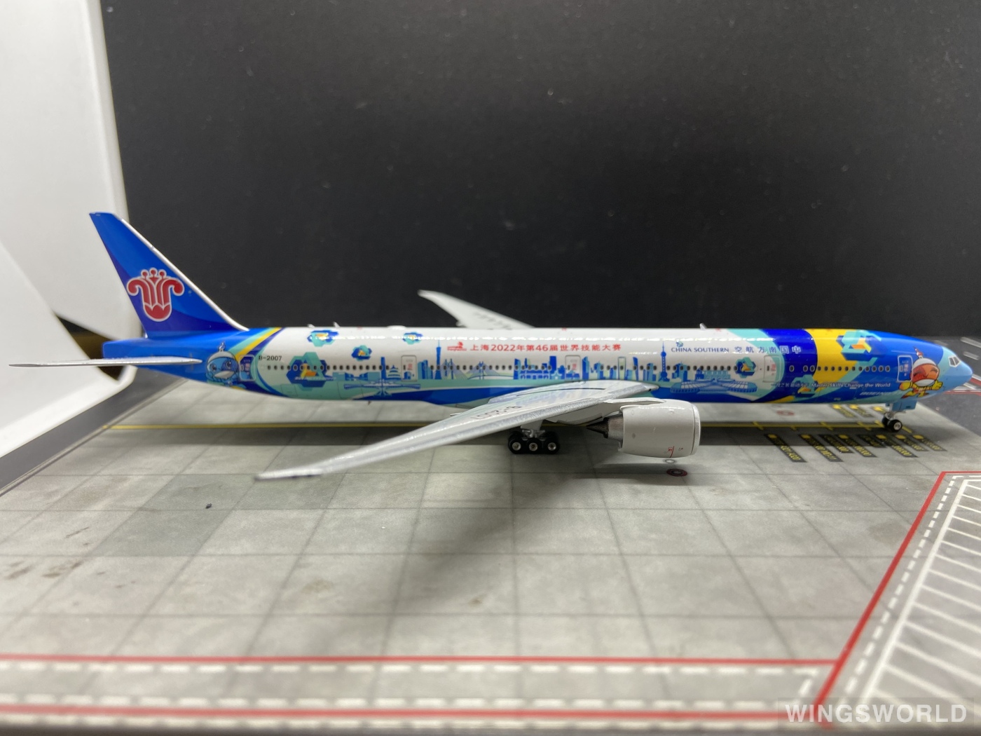 Phoenix 1:400 PH11737 China Southern 中国南方航空 Boeing 777-300ER B-2007