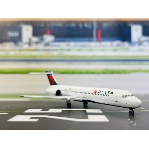 Delta Air Lines 达美航空 Boeing 717 N922AT 2007s colors. GJDAL1585 Geminijets 1:400