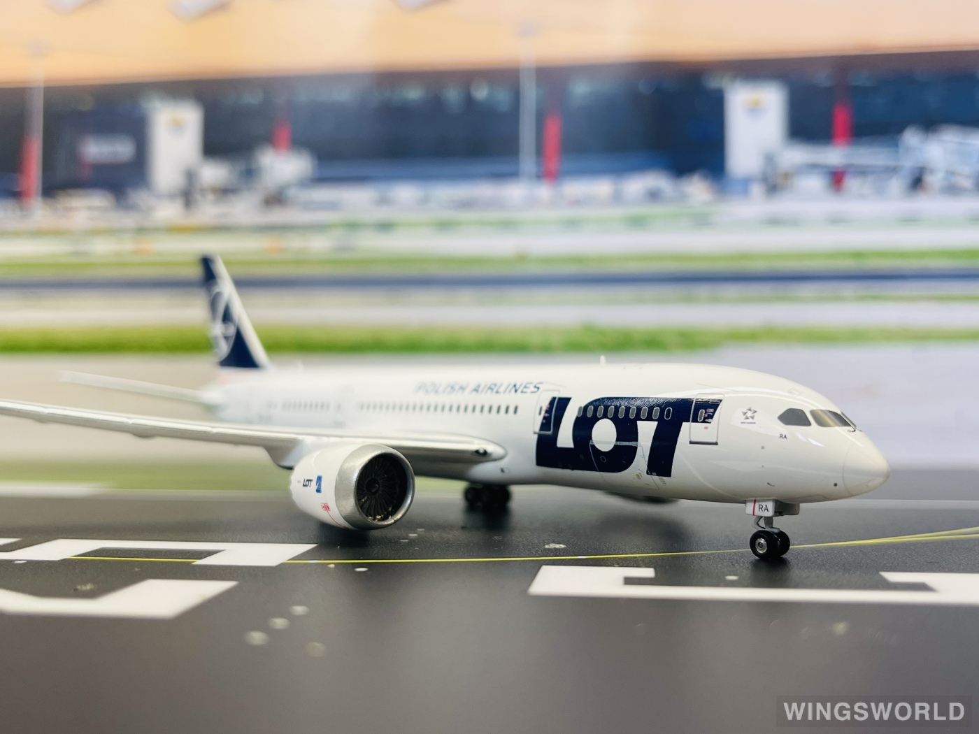 Geminijets 1:400 GJLOT1241 LOT 波兰航空 Boeing 787-8 SP-LRA
