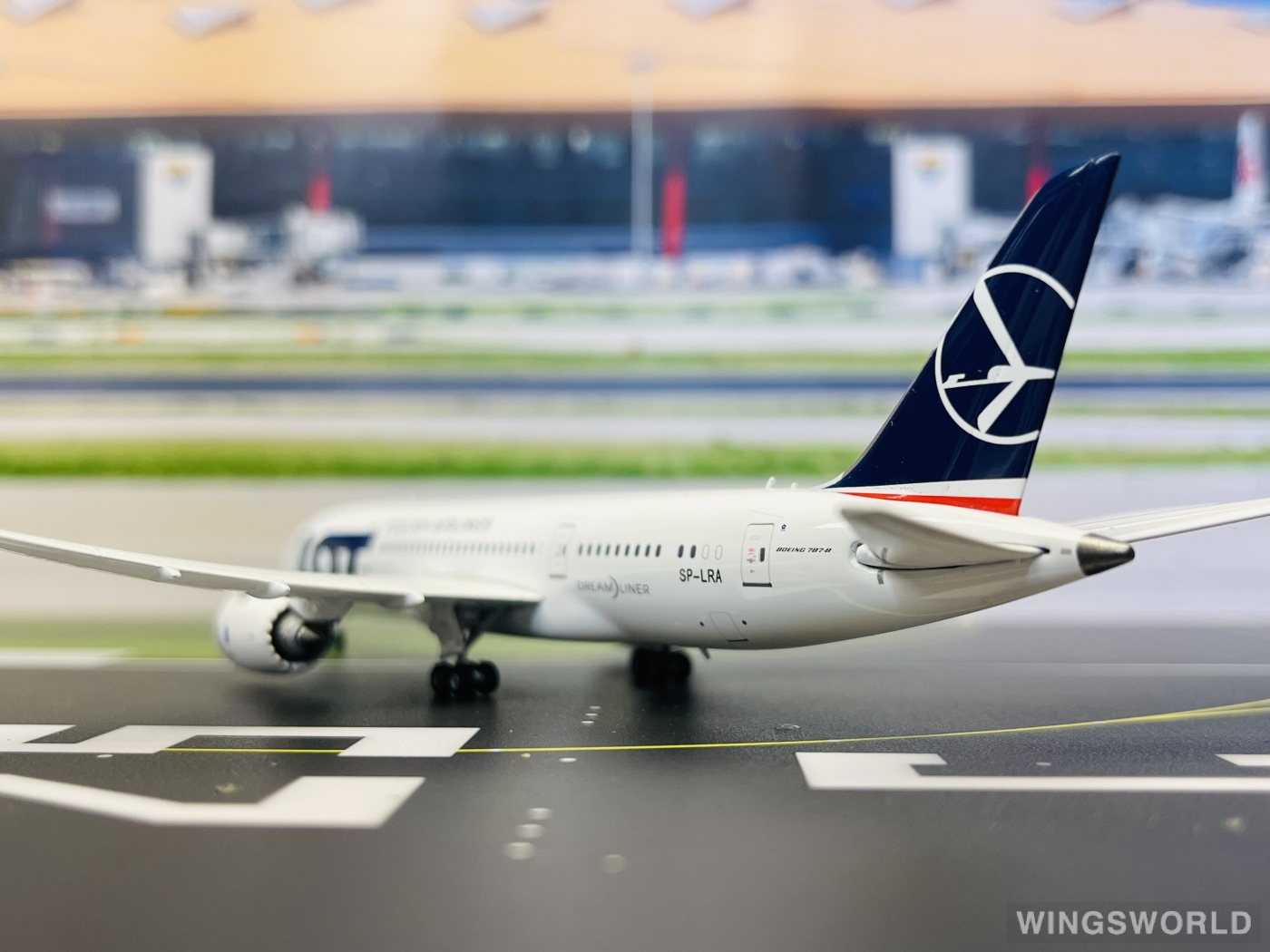 Geminijets 1:400 GJLOT1241 LOT 波兰航空 Boeing 787-8 SP-LRA