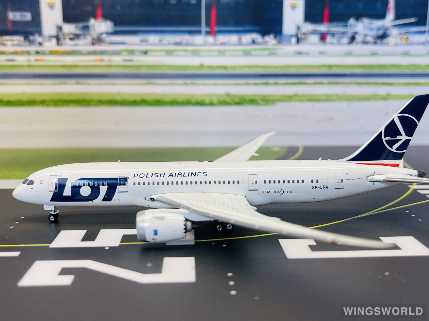 Geminijets 1:400 GJLOT1241 LOT 波兰航空 Boeing 787-8 SP-LRA