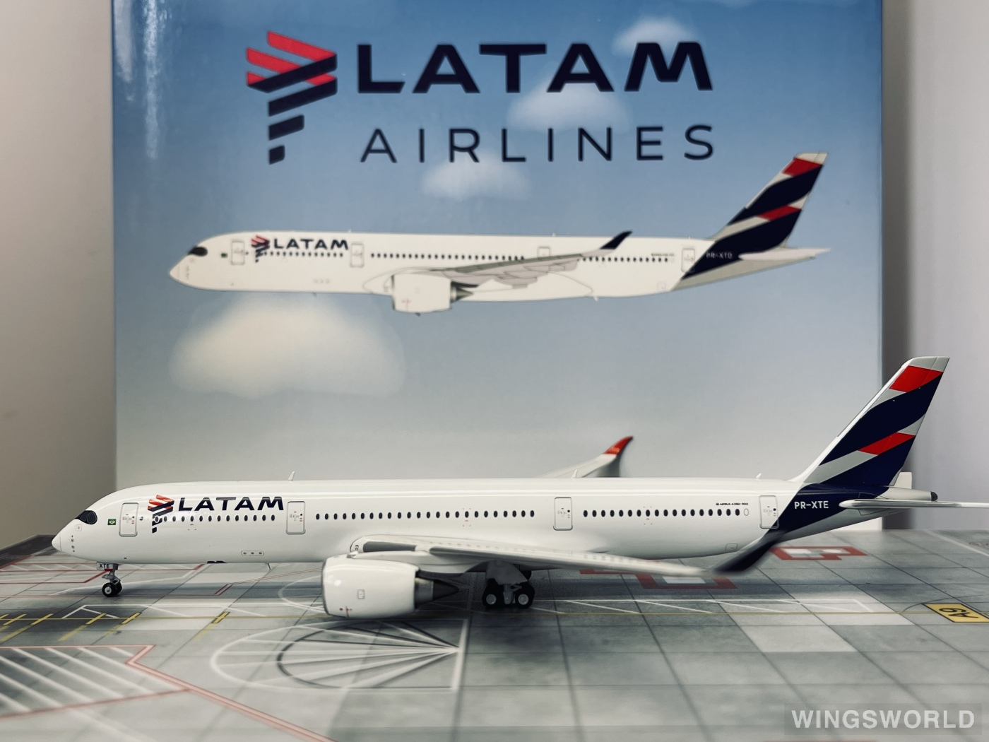 JC Wings 1:400 LH4030 LATAM 南美航空集团 Airbus A350-900 PR-XTE