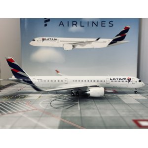 LATAM 南美航空集团 Airbus A350-900 PR-XTE  LH4030 JC Wings 1:400