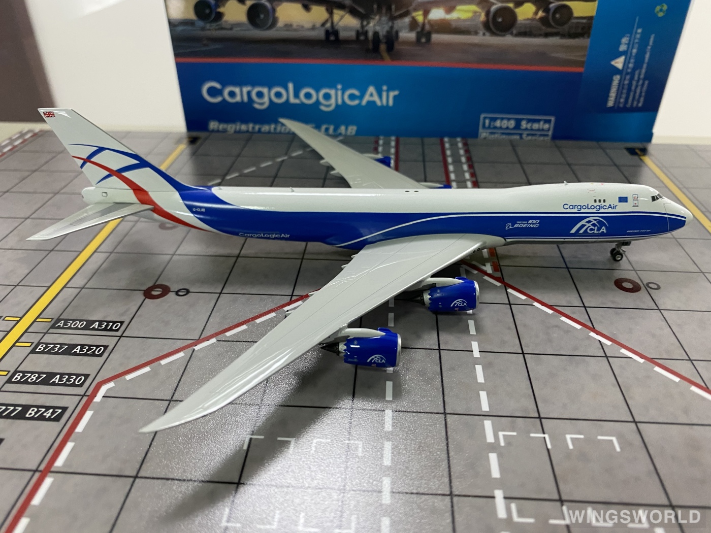 Phoenix 1:400 PH11743 CargoLogicAir  Boeing 747-8F G-CLAB