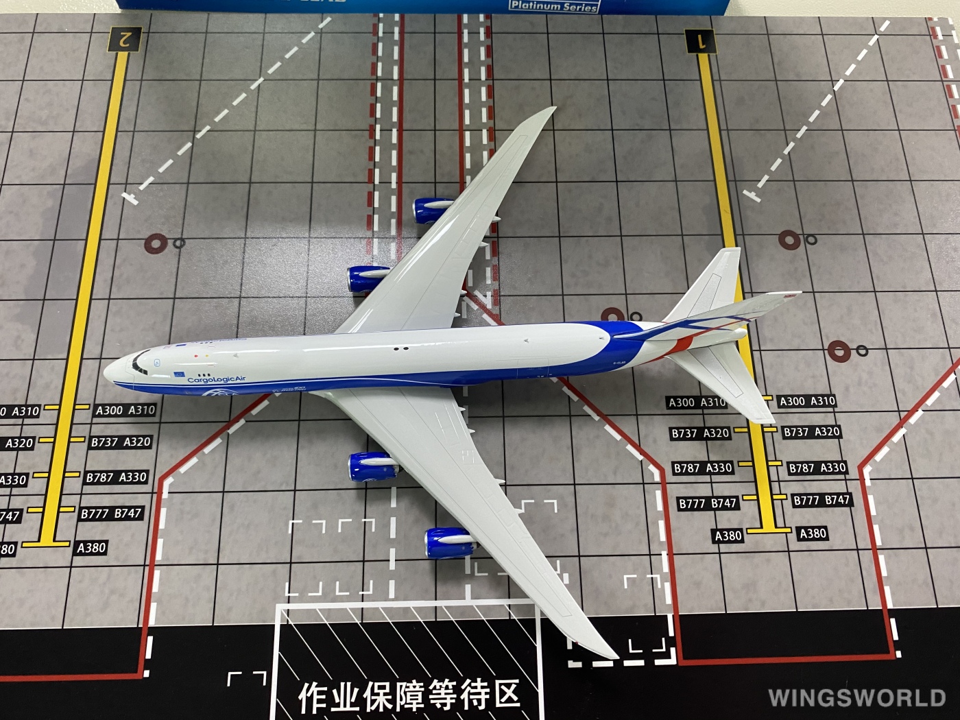 Phoenix 1:400 PH11743 CargoLogicAir  Boeing 747-8F G-CLAB