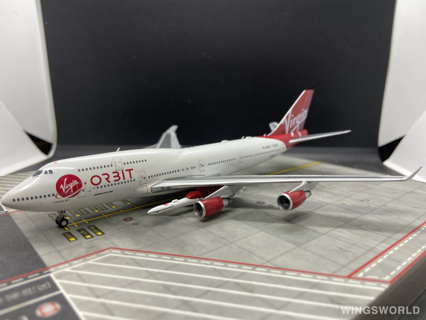 JC Wings 1:400 XX40036 Virgin Orbit Boeing 747-400 N744VG