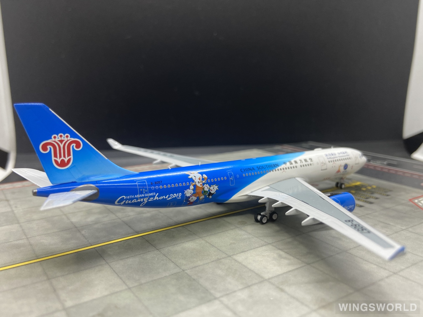 Phoenix 1:400 PH10372 China Southern 中国南方航空 Airbus A330-200 B-6057