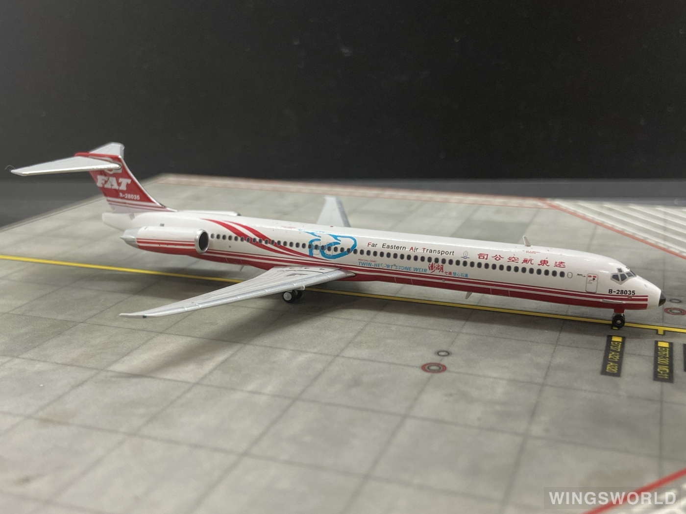 Dream Air 1:400 DAFEA035 FAT 远东航空 McDonnell Douglas MD-82 B-28035