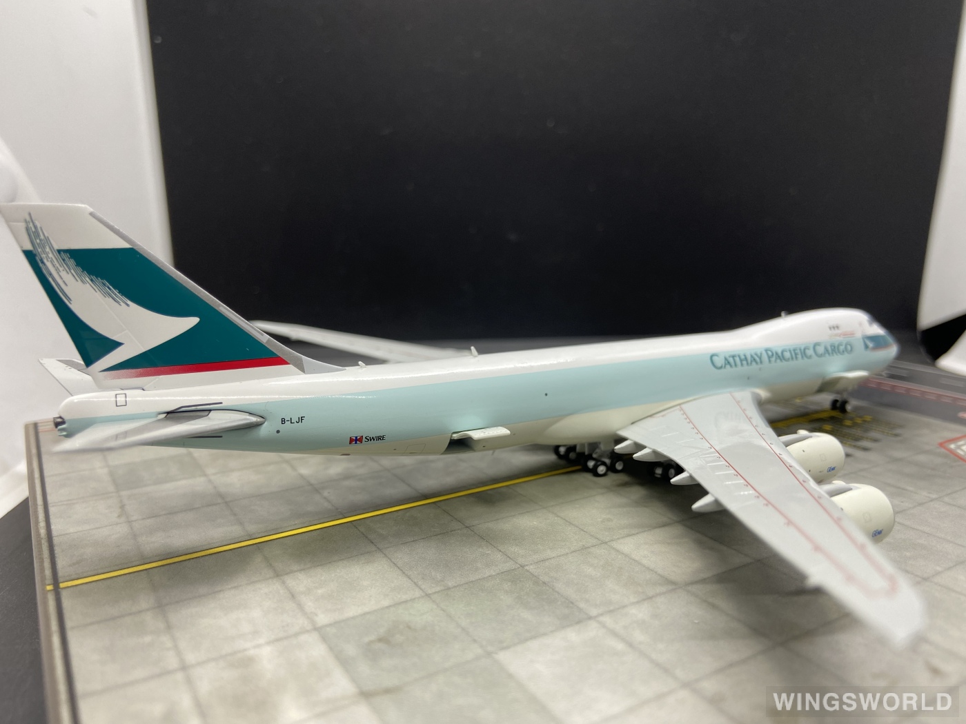 JC Wings 1:400 EW4748010 Cathay Pacific 国泰航空 Boeing 747-8F B-LJF