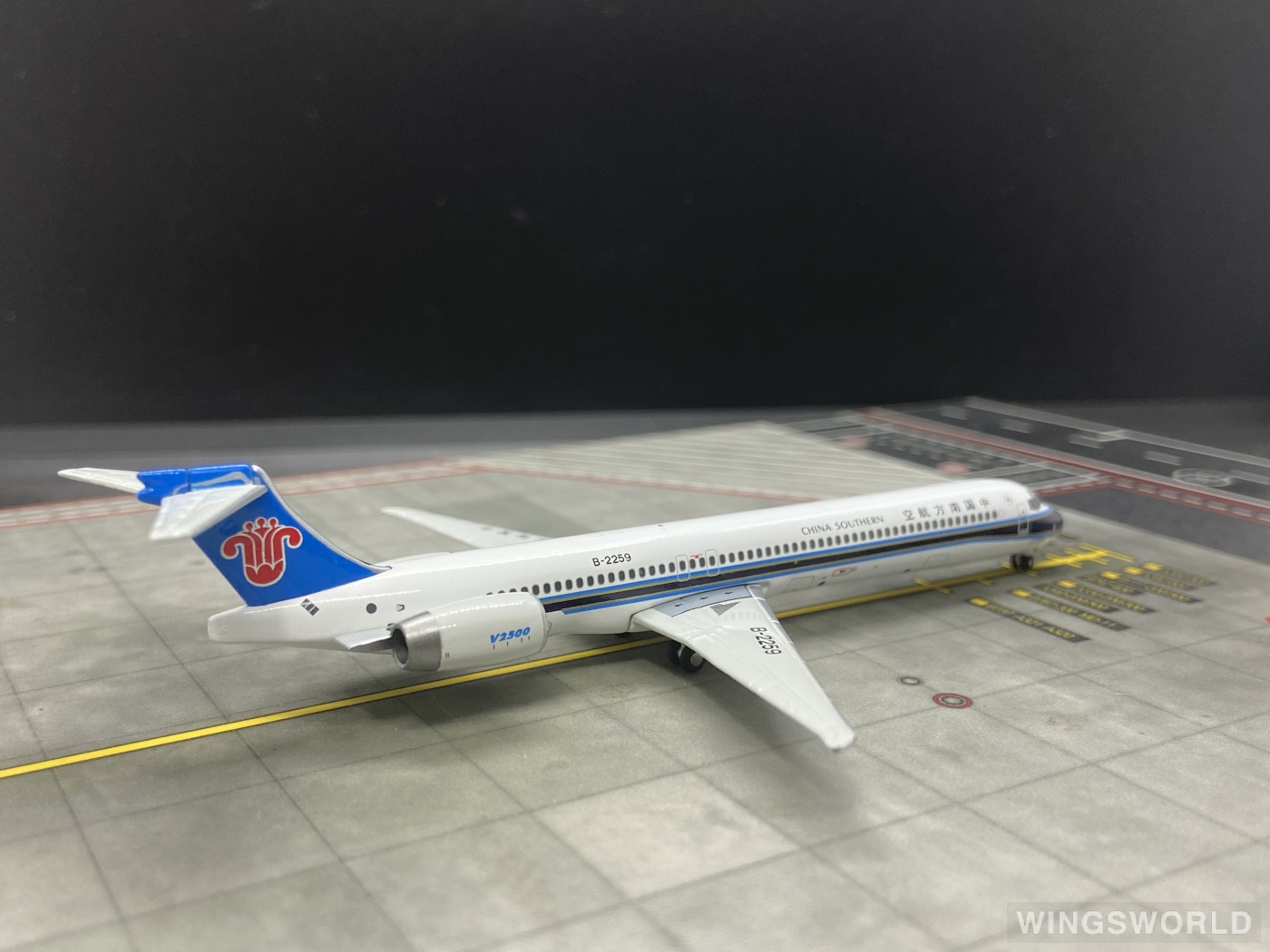 Geminijets 1:400 GJCSN1349 China Southern 中国南方航空 McDonnell Douglas MD-90 B-2259