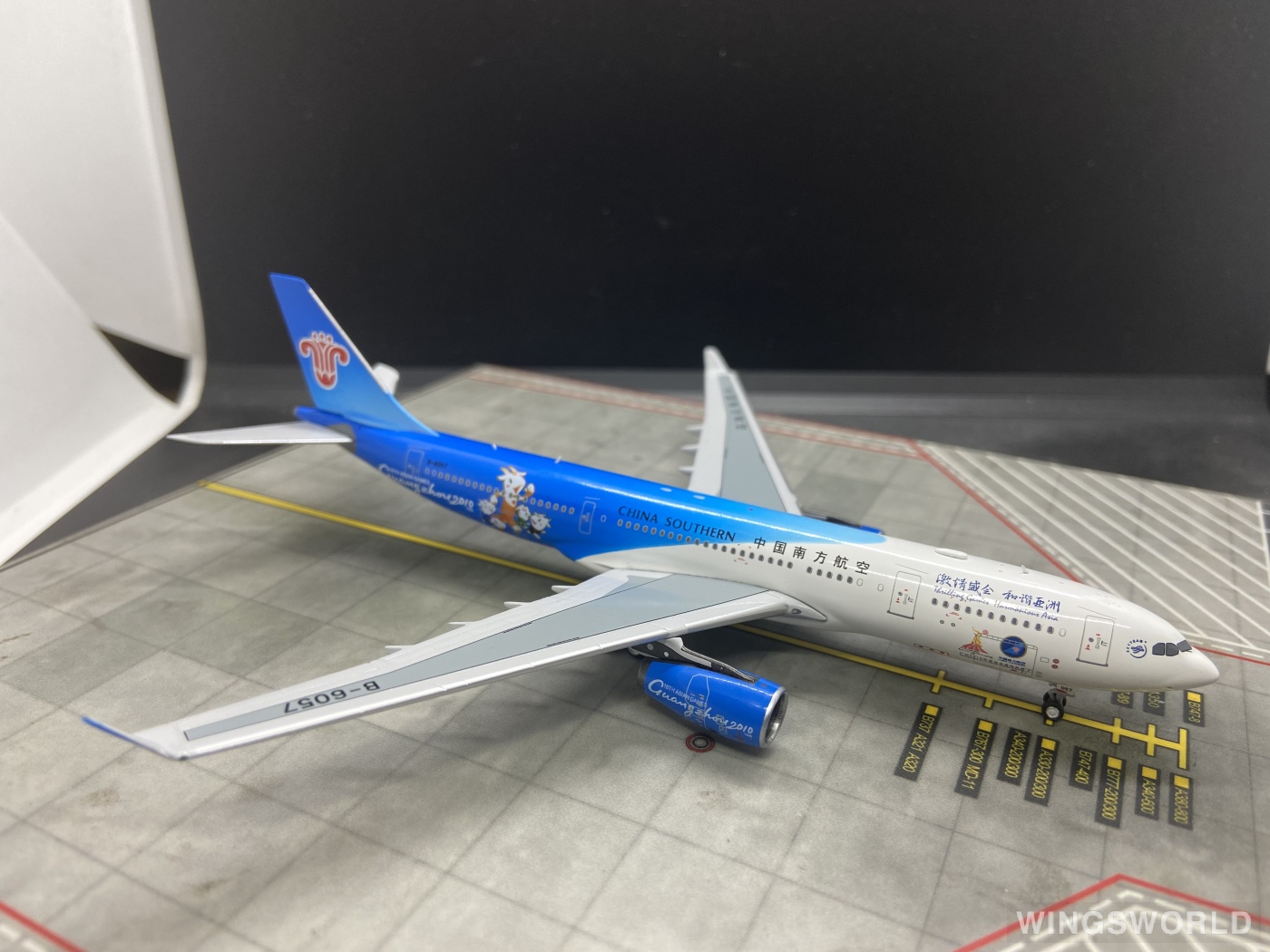 Phoenix 1:400 PH10372 China Southern 中国南方航空 Airbus A330-200 B-6057