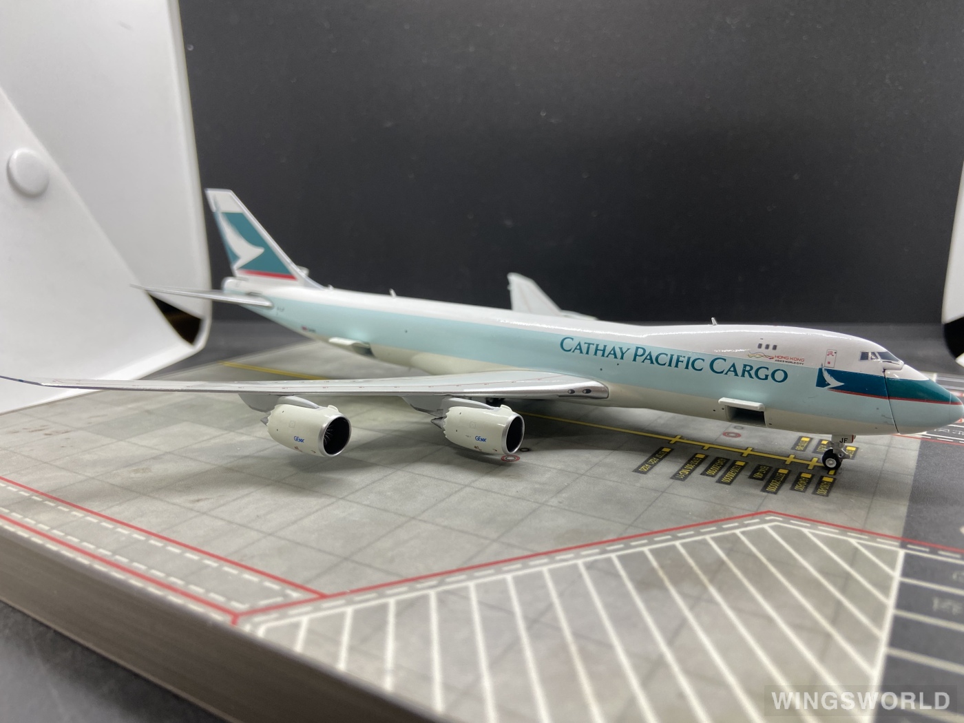 JC Wings 1:400 EW4748010 Cathay Pacific 国泰航空 Boeing 747-8F B-LJF