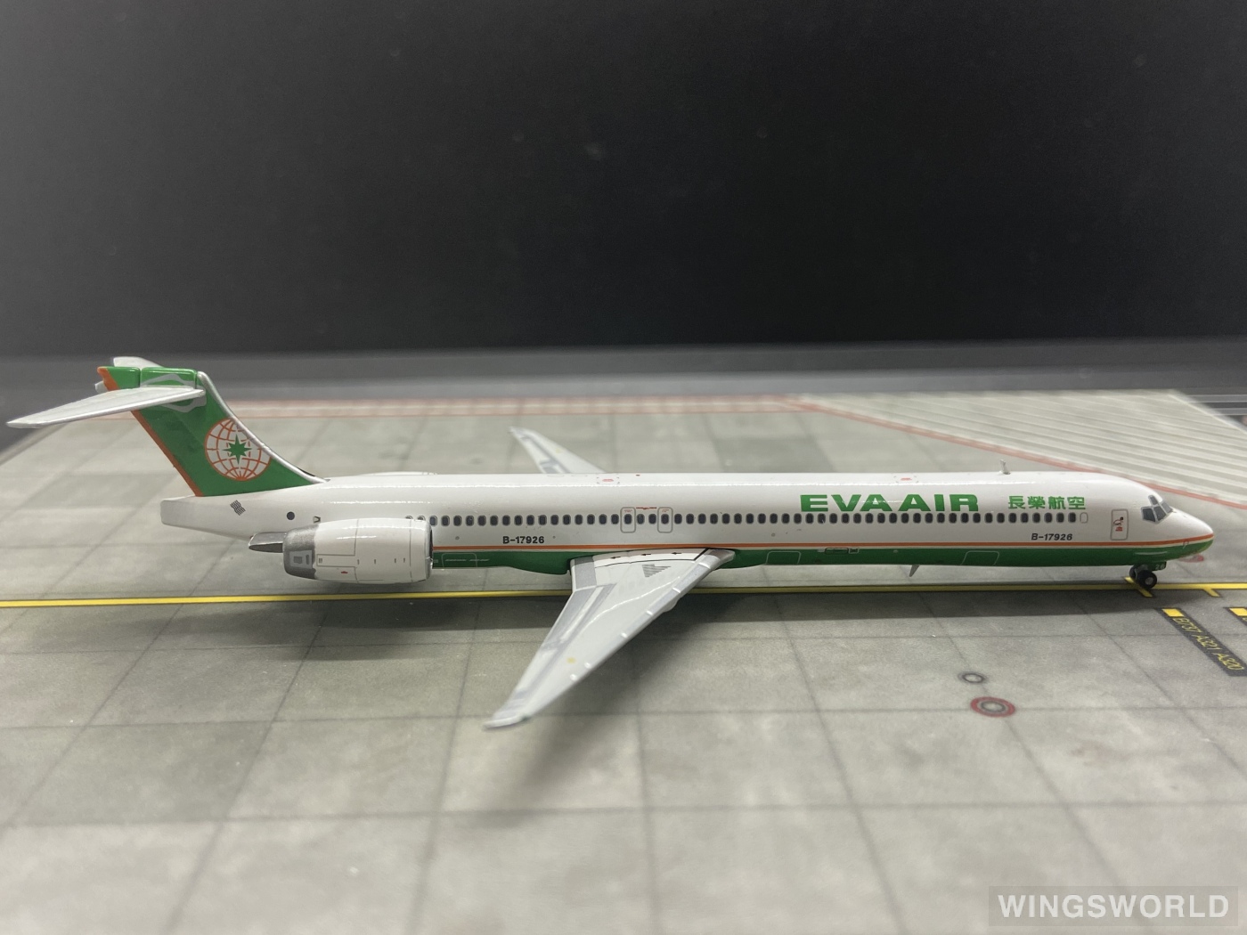 JC Wings 1:400 XX4639 EVA Air 长荣航空 McDonnell Douglas MD-90 B-17926