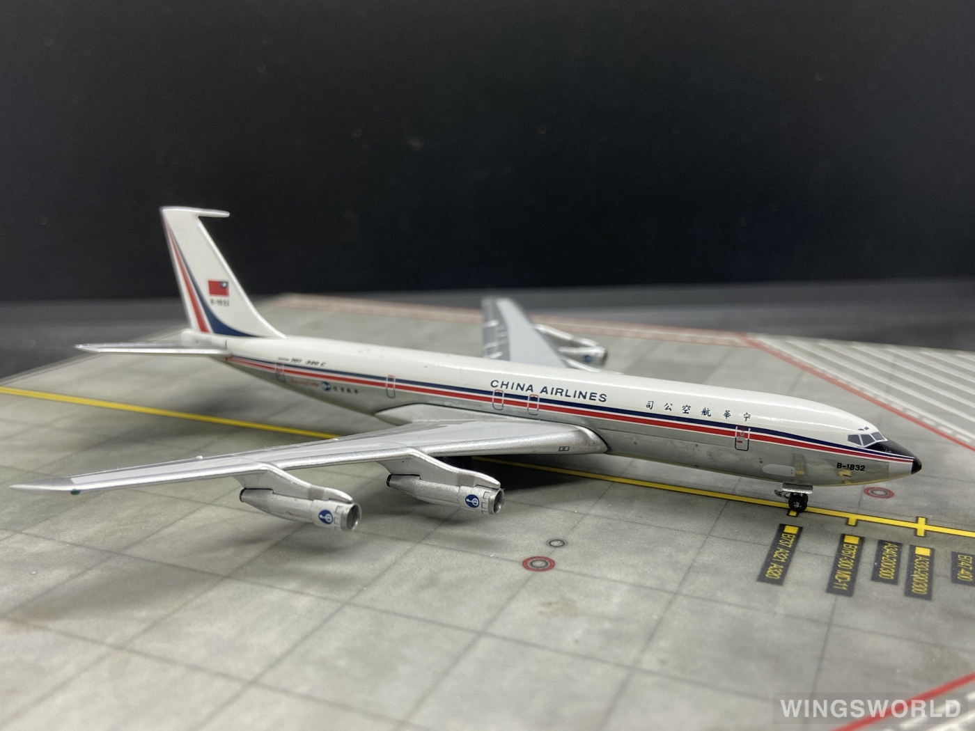 AeroClassics 1:400 AC19131 China Airlines 中华航空 Boeing 707-300 B-1832