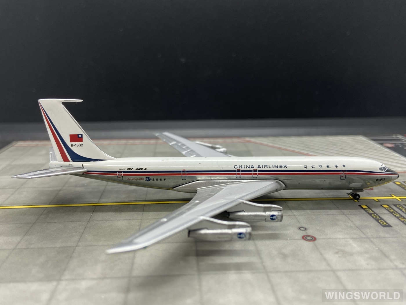 AeroClassics 1:400 AC19131 China Airlines 中华航空 Boeing 707-300 B-1832