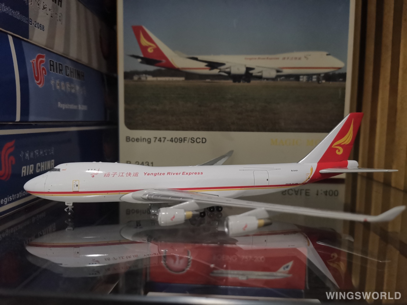 Magic 1:400 604095 Yangtze River Express 扬子江快运航空 Boeing 747-400 B-2431