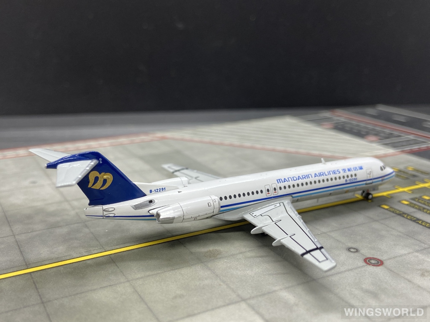 Dream Air 1:400 DAMDA291 Mandarin Airlines 华信航空 Fokker 100 B-12291