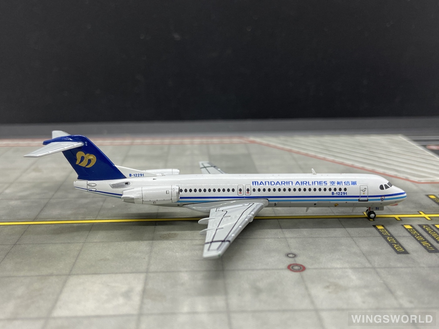 Dream Air 1:400 DAMDA291 Mandarin Airlines 华信航空 Fokker 100 B-12291