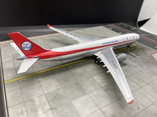 Sichuan Airlines 四川航空 Airbus A330-300 B-5923  AC4B5923 AeroClassics 1:400
