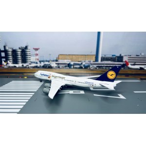 Lufthansa 汉莎航空 Boeing 747-8i D-ABYI 1990s colors. 