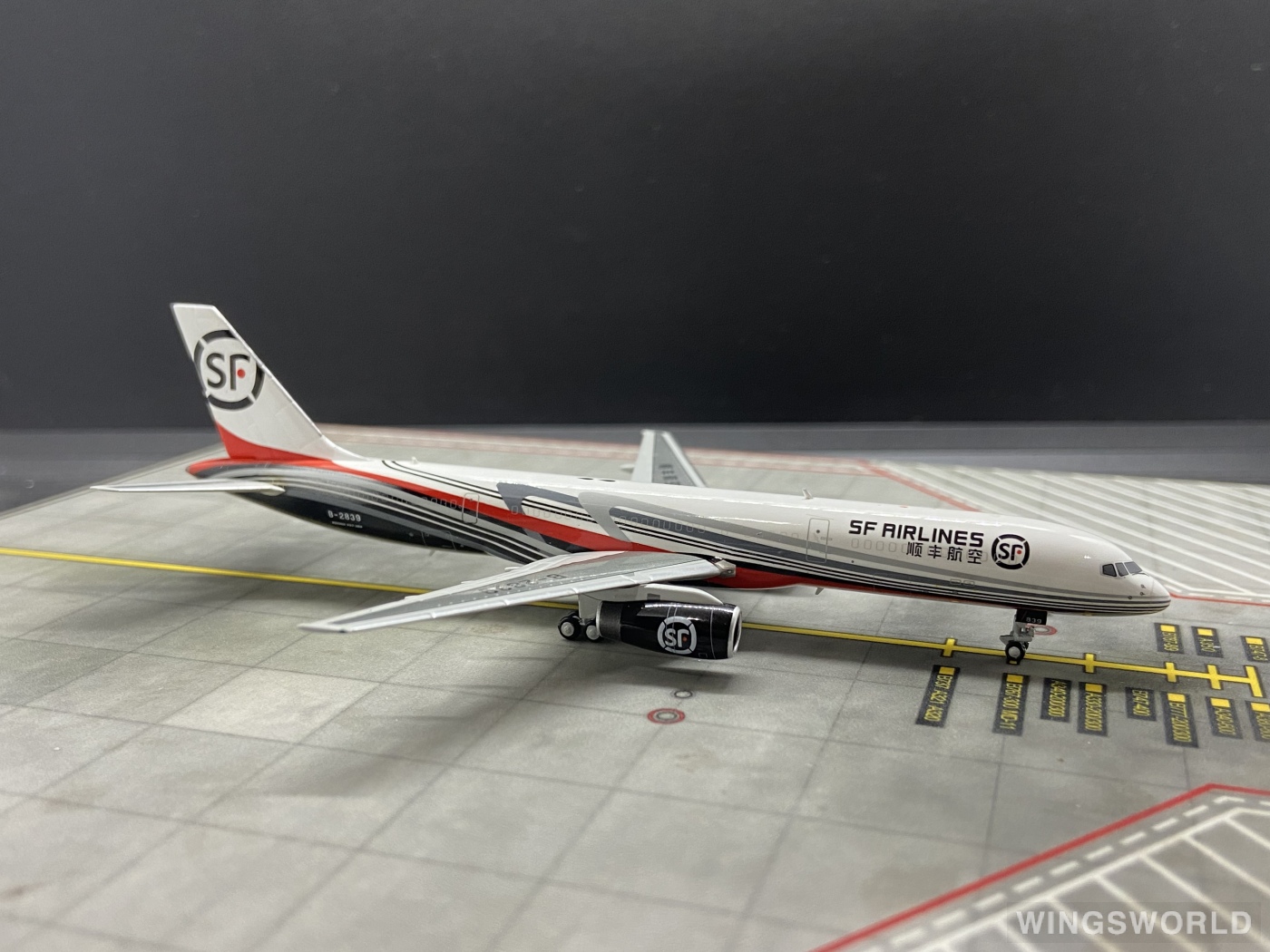 HYJLwings 1:400 HYJL57015 SF Airlines 顺丰航空 Boeing 757-200 B-2839