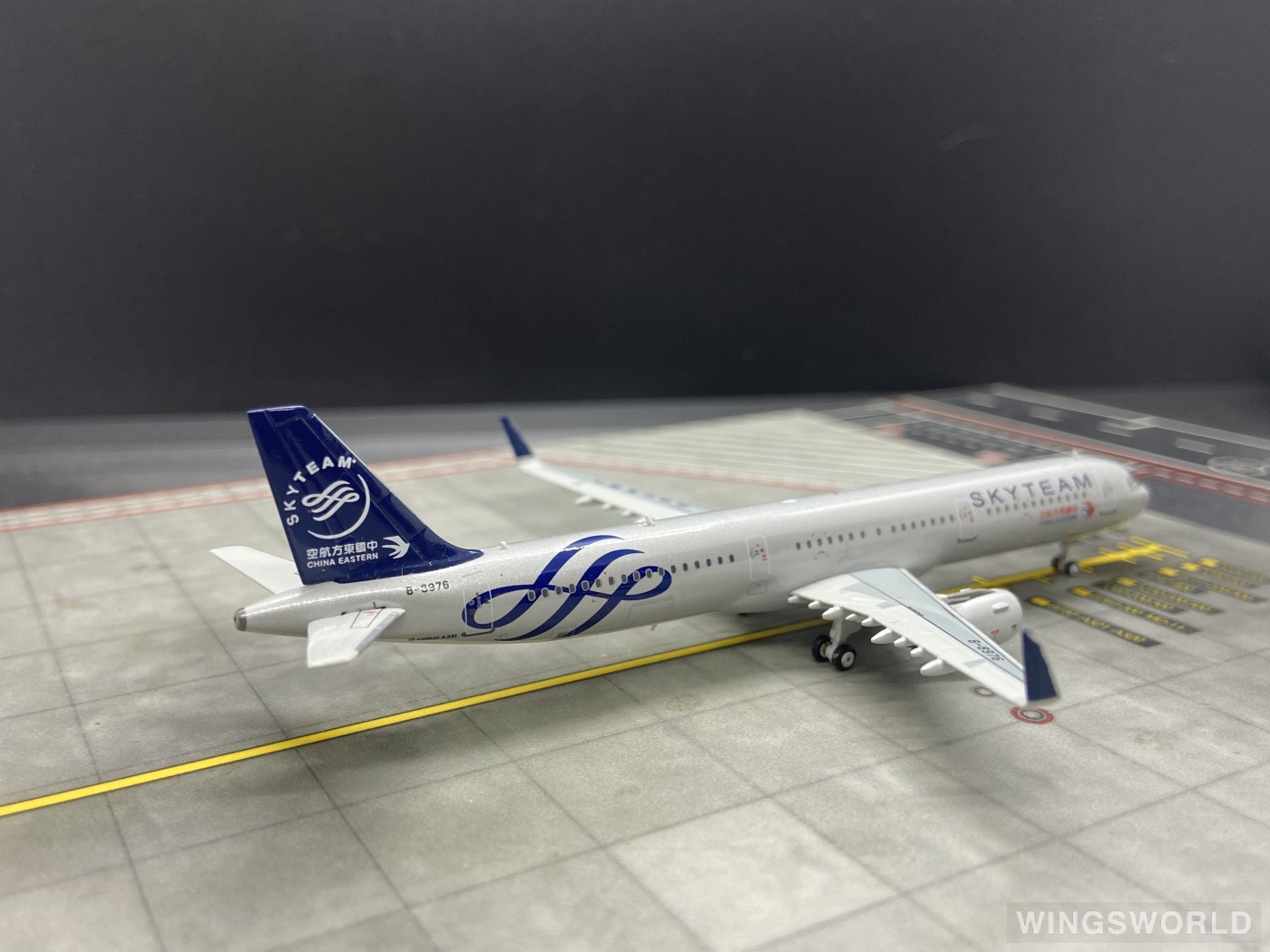 HYJLwings 1:400 HYJL81029 China Eastern 中国东方航空 Airbus A321 B-8976