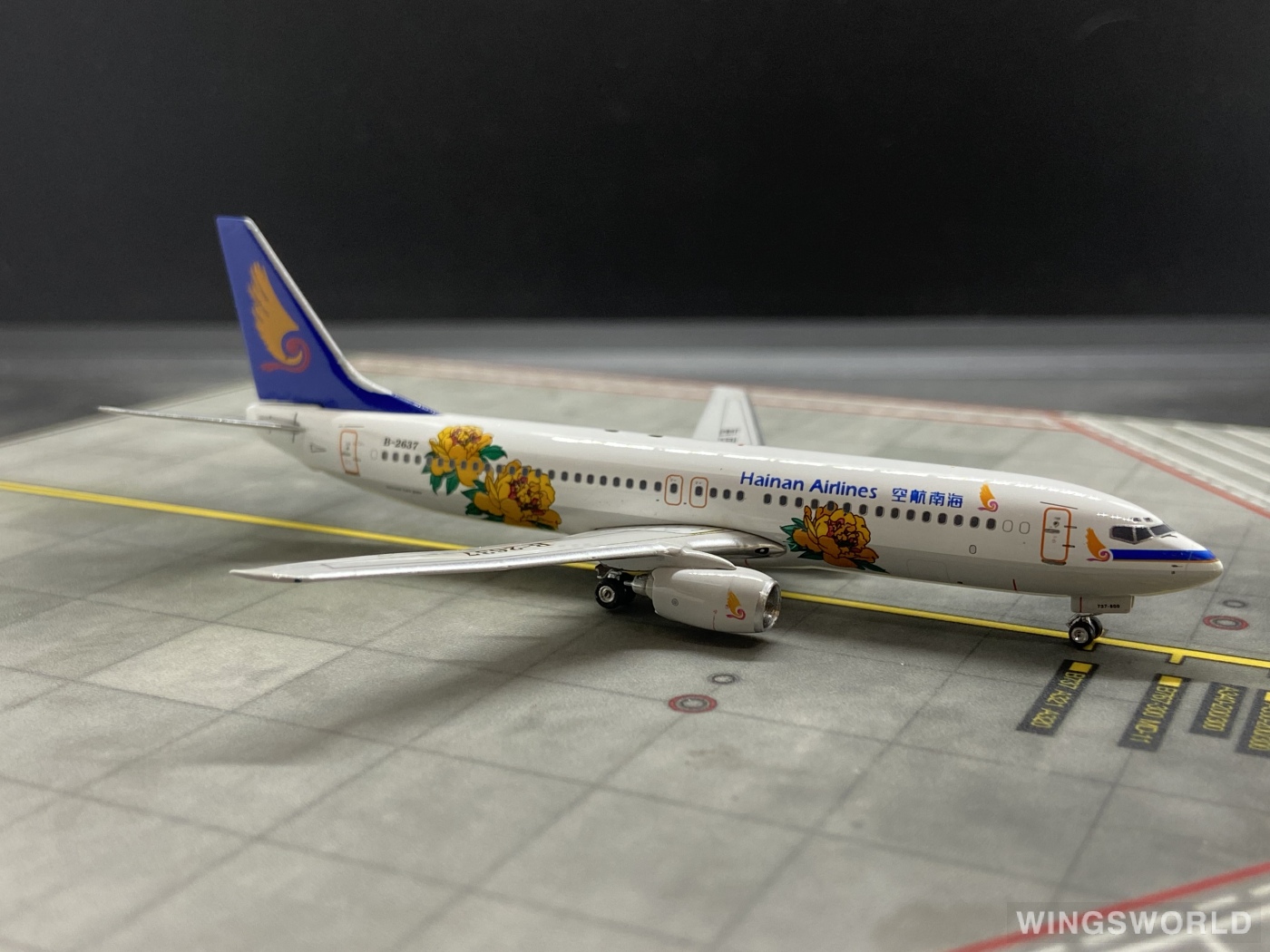 Phoenix 1:400 PH10754 Hainan Airlines 海南航空 Boeing 737-800 B-2637