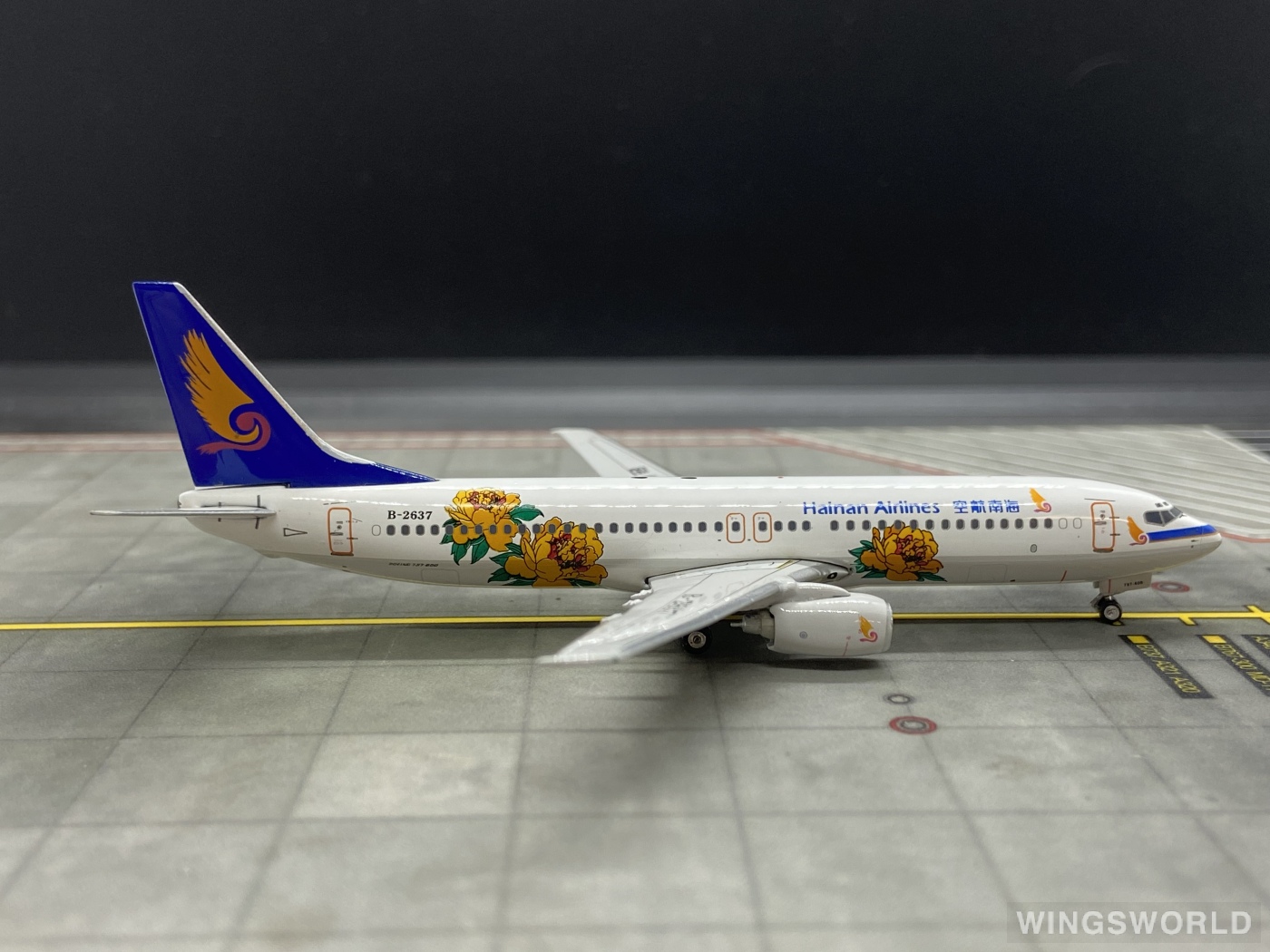 Phoenix 1:400 PH10754 Hainan Airlines 海南航空 Boeing 737-800 B-2637