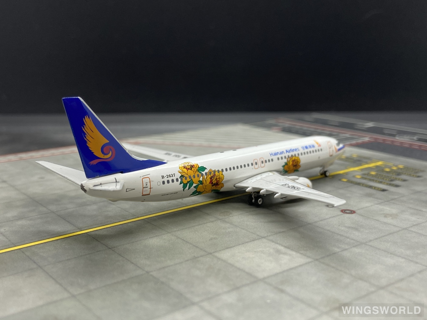 Phoenix 1:400 PH10754 Hainan Airlines 海南航空 Boeing 737-800 B-2637