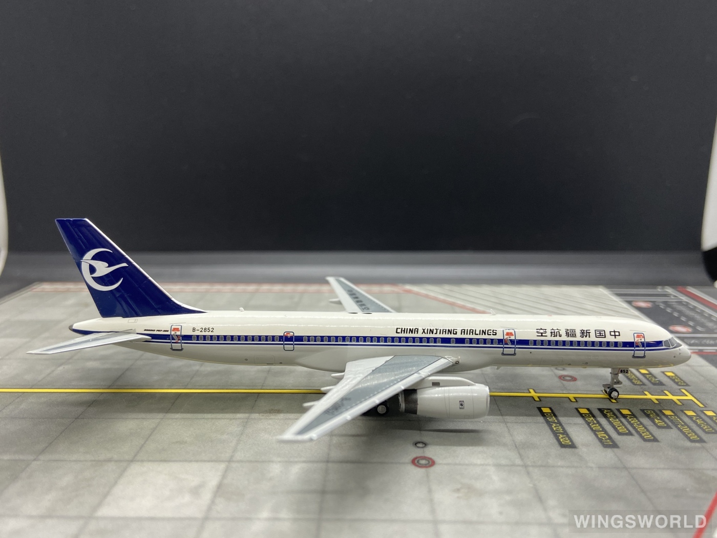 NGmodels 1:400 NG53005 China Xinjiang Airlines 中国新疆航空 Boeing 757-200 B-2852