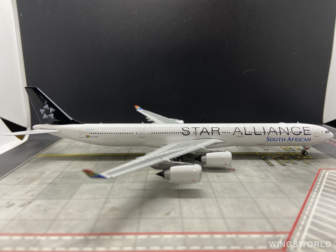 Phoenix 1:400 PH11744 South African Airways 南非航空 Airbus A340-600 ZS-SNC