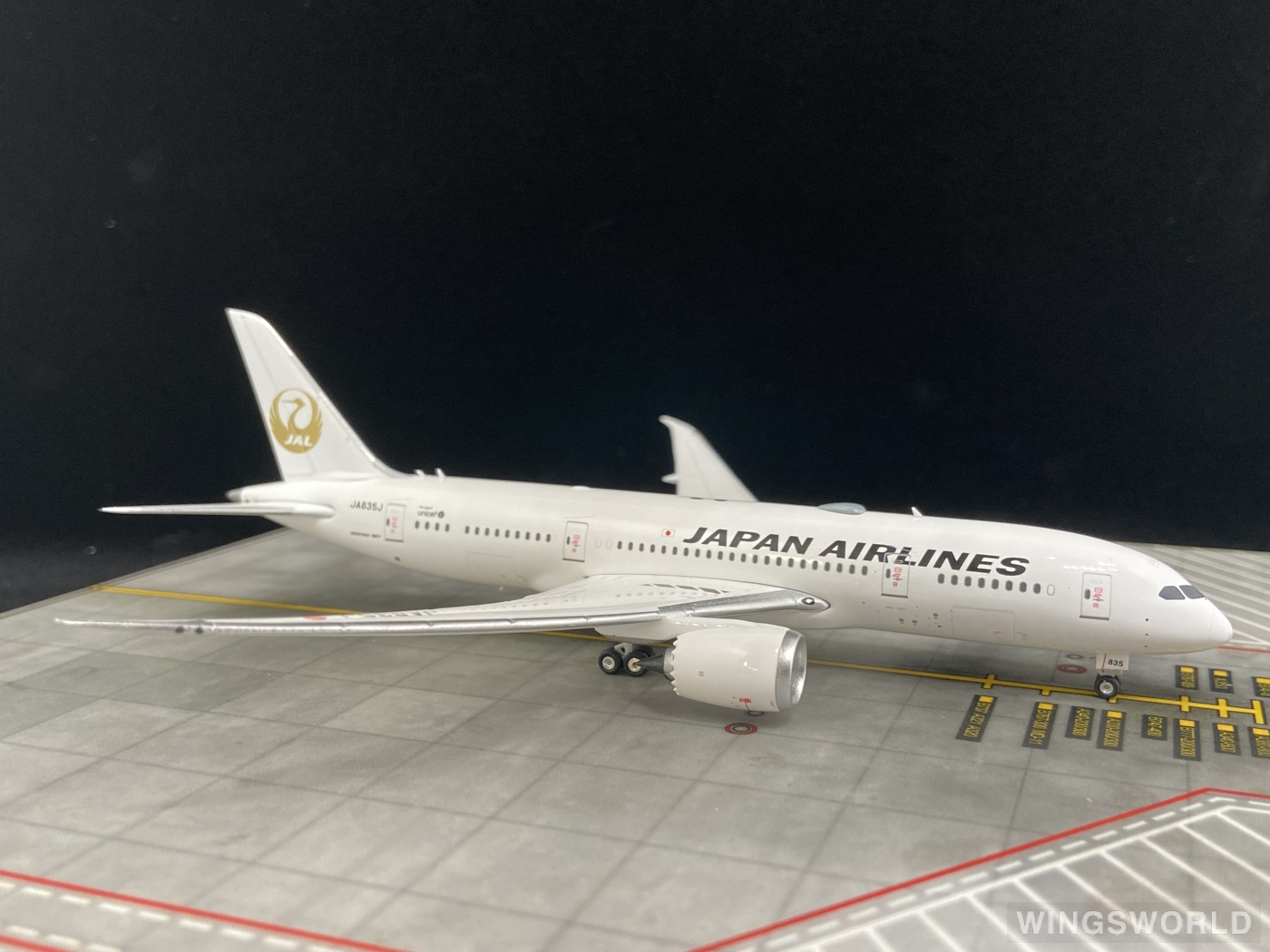 Phoenix 1:400 Boeing 787-8 Japan Airlines 日本航空PH04438 JA835J 