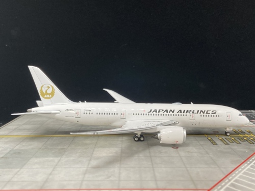 JAL 787-8 金の鶴丸 金JAL 日本航空 Phoenix 1:400 JAL 787-8 金の鶴丸 金JAL 日本航空 Phoenix 1:400 - メルカリ
