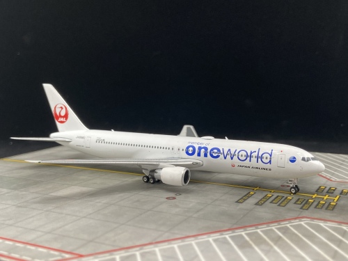 Phoenix B767-300ER 日本航空 1/400 Amazon.com: Phoenix for Japan Airlines B767-300ER JA621J 1