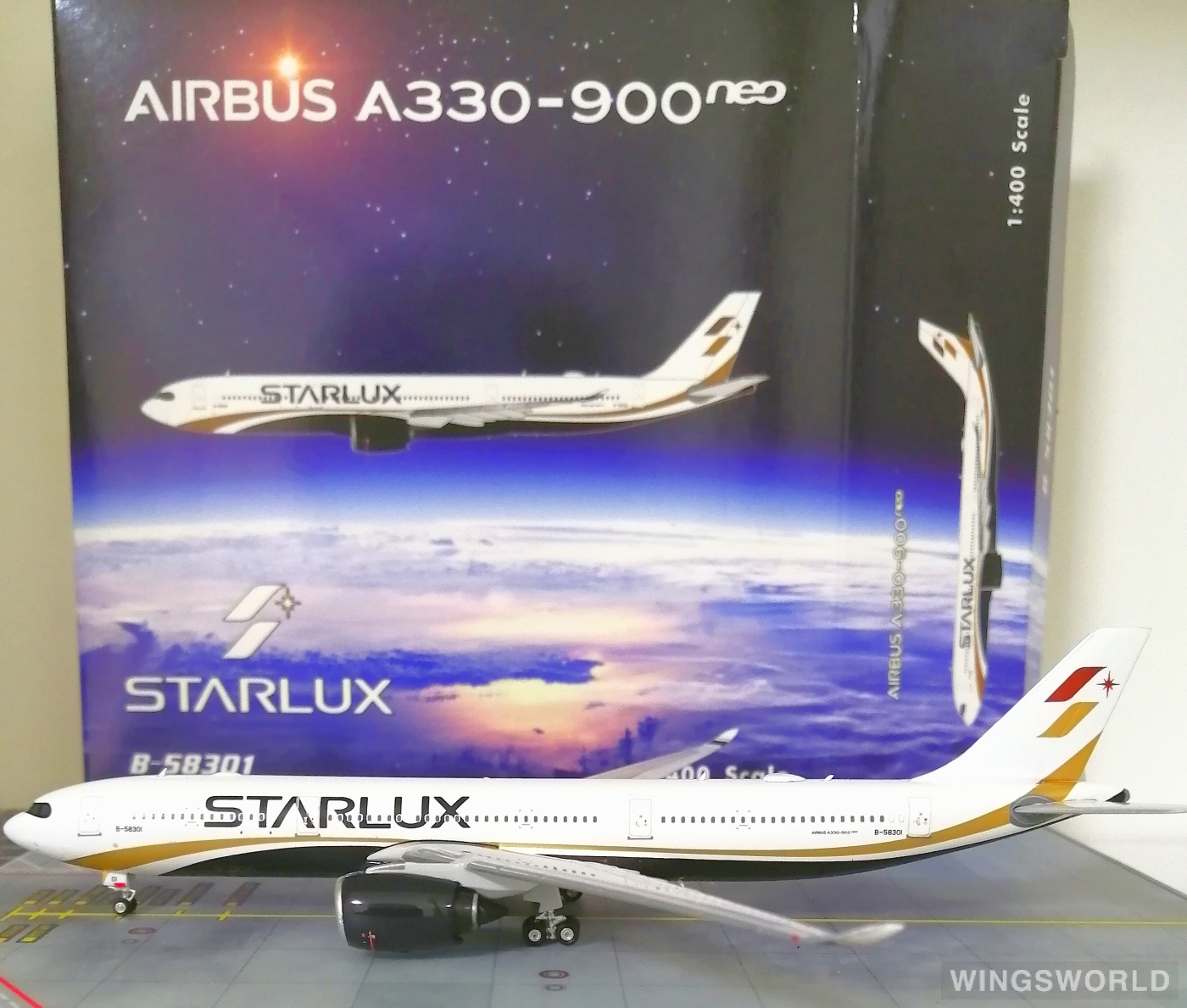 1:400 Phoenix Starlux Airlines A330-900neo Airplane Diecast