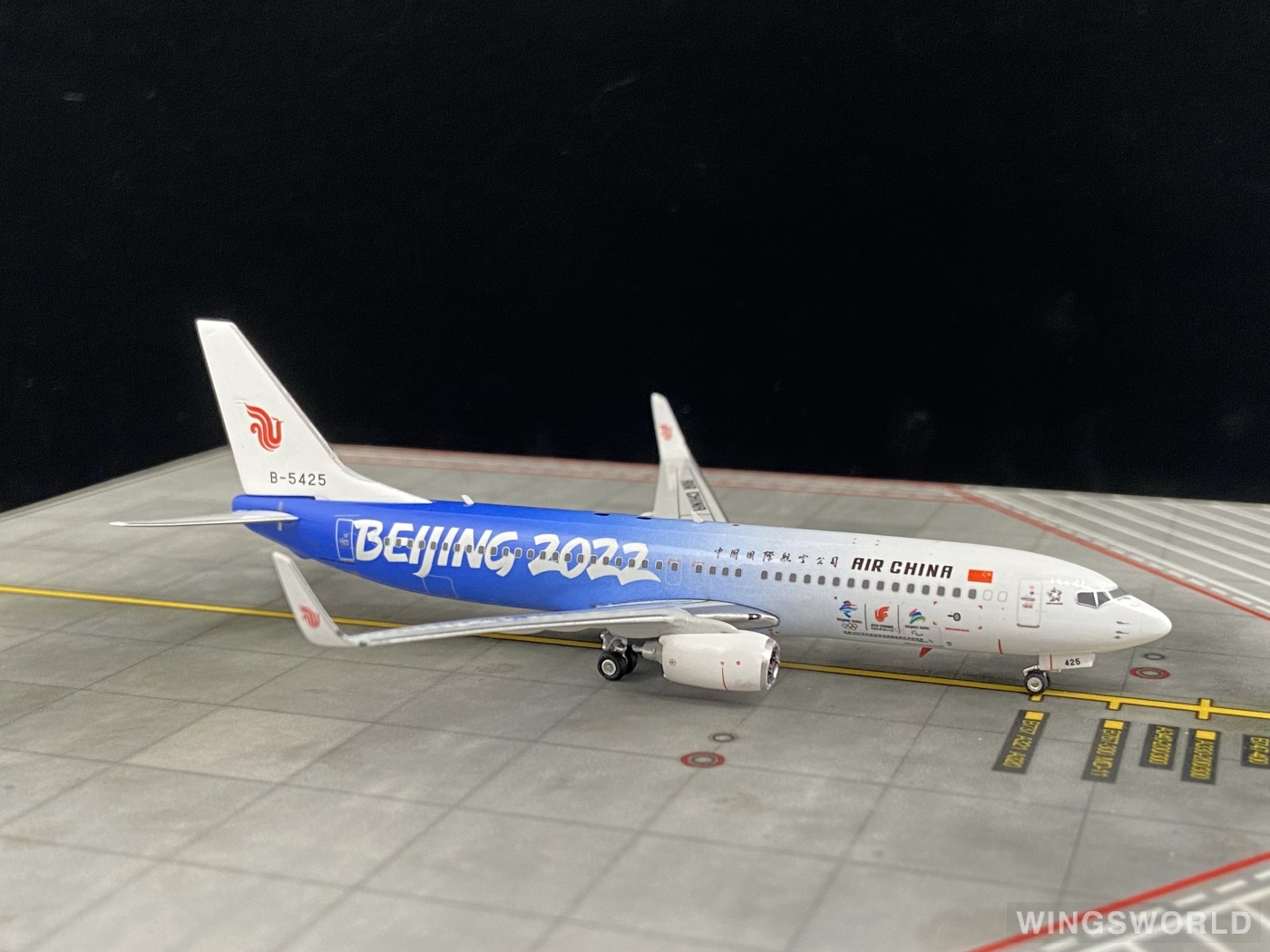 Phoenix 1:400 PH04356 Air China 中国国际航空 Boeing 737-800 B-5425